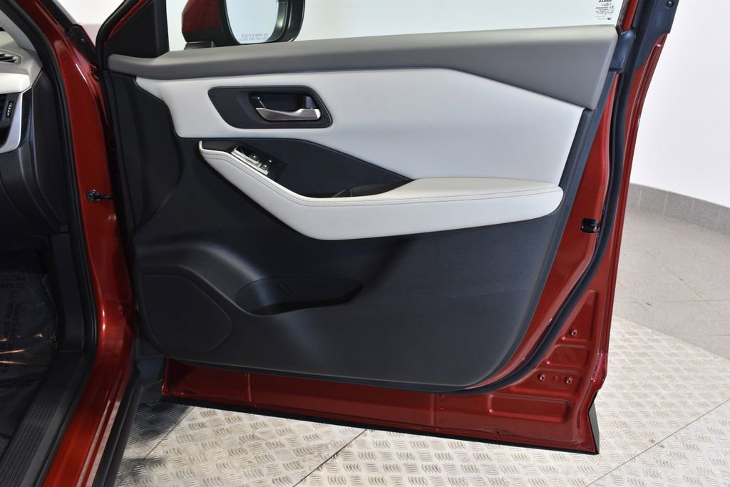 Used 2025 Nissan Rogue SV image 33