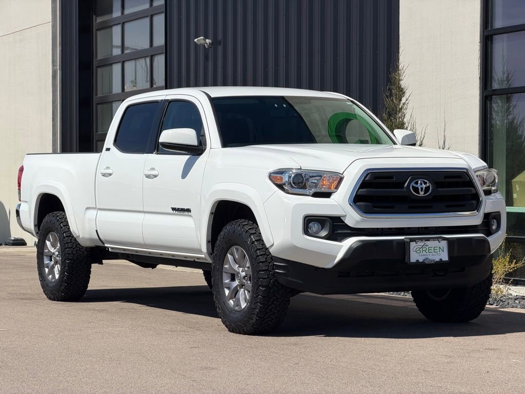 Used 2017 Toyota Tacoma SR5 w/ Tow Package RWD image 4