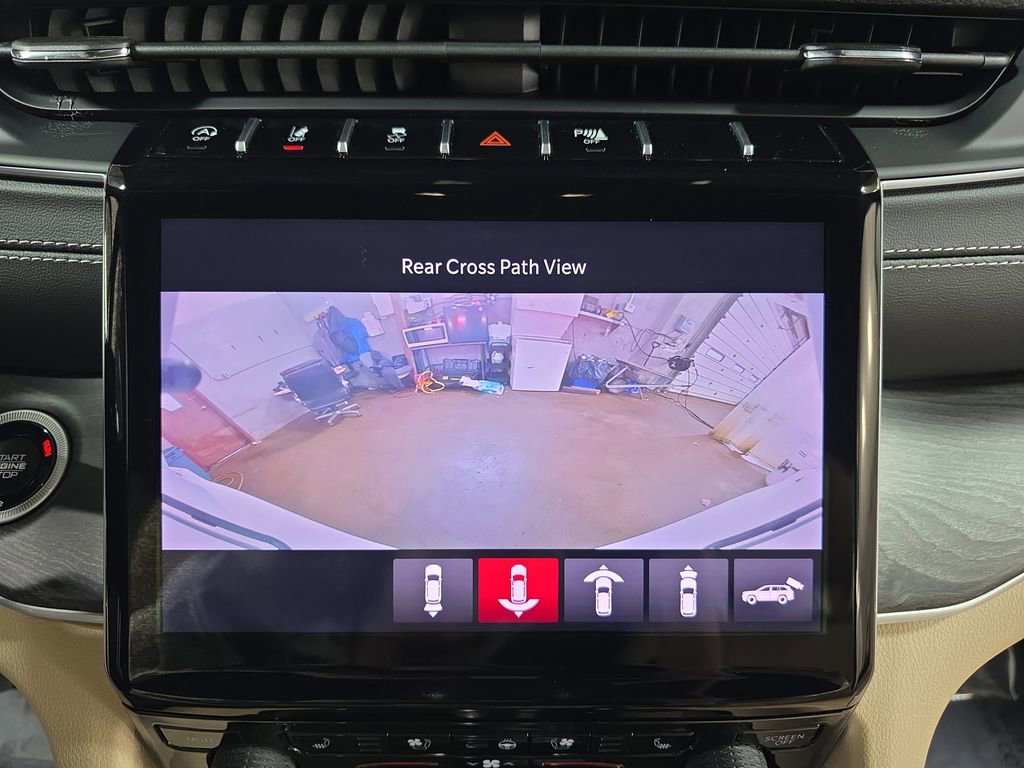 Used 2025 Jeep Grand Cherokee Limited w/ Luxury Tech Group II image 24