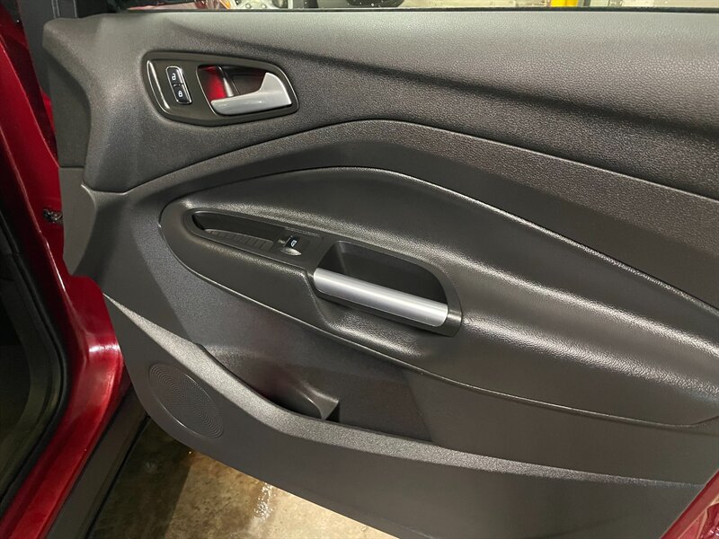Used 2015 Ford Escape Titanium w/ Equipment Group 301A AWD/4WD image 24