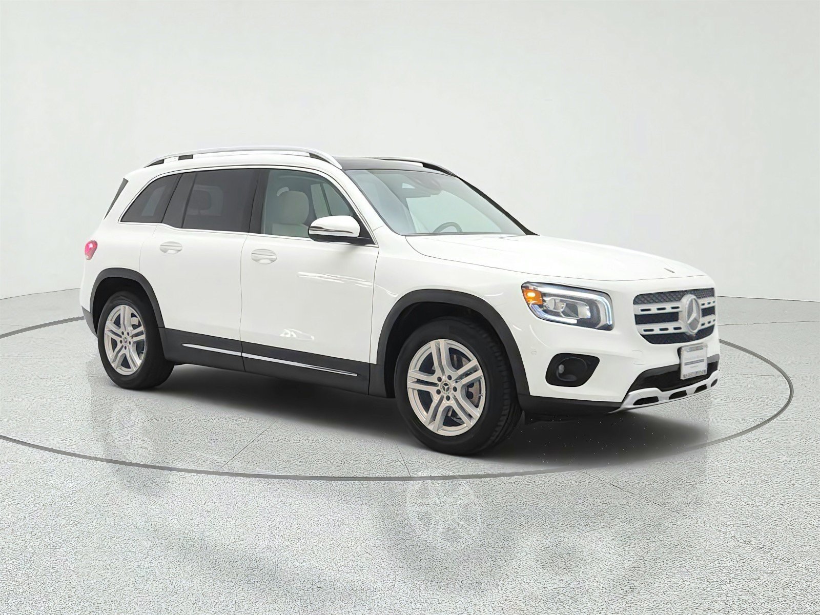 Used 2023 Mercedes-Benz GLB 250 image 3