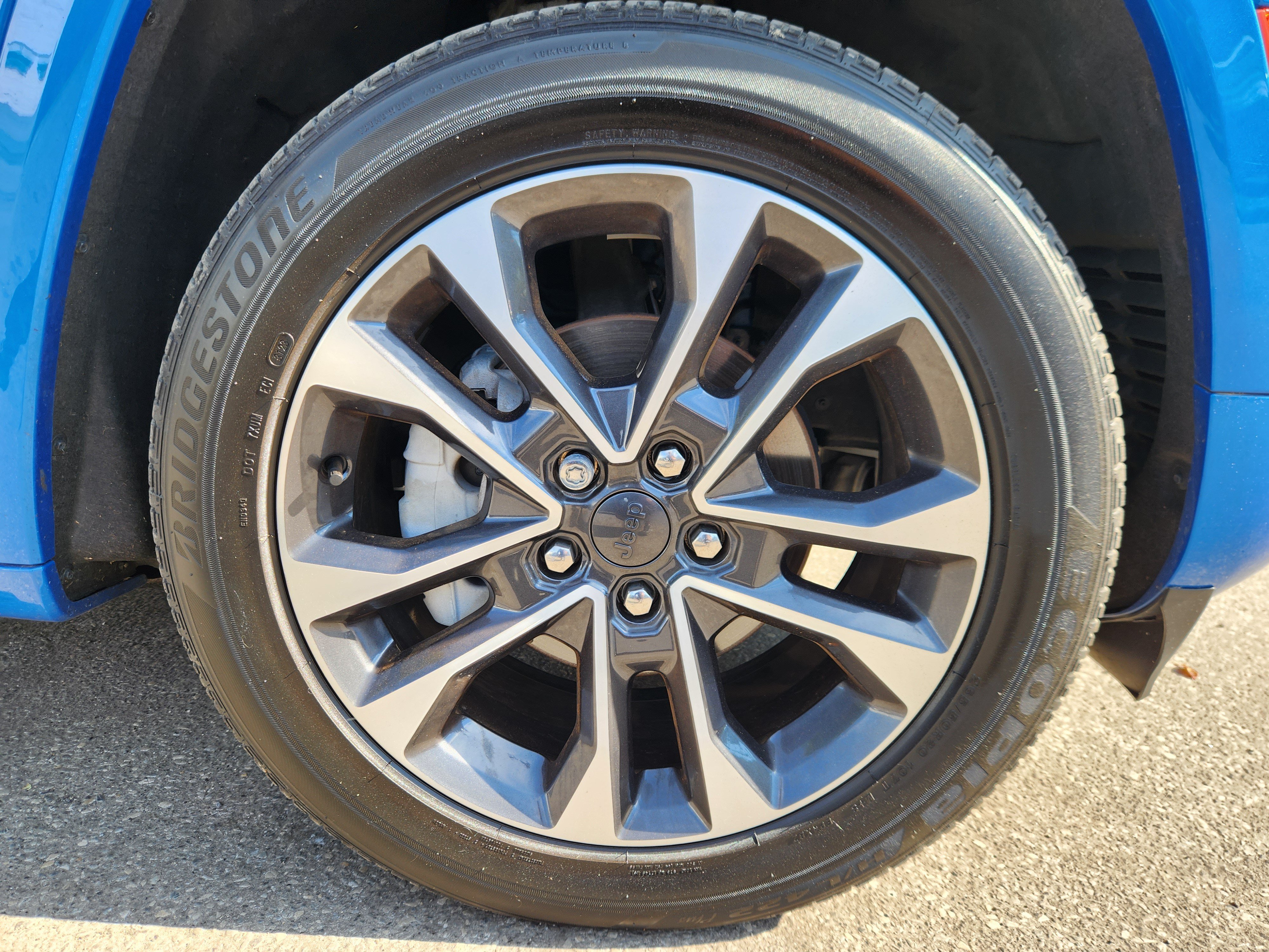 Used 2023 Jeep Grand Cherokee Overland AWD/4WD image 21