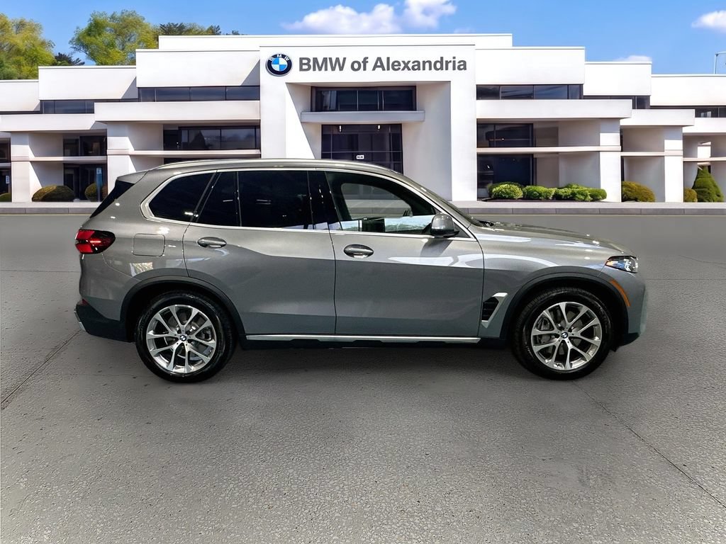 Used 2026 BMW X5 xDrive50e AWD/4WD image 4
