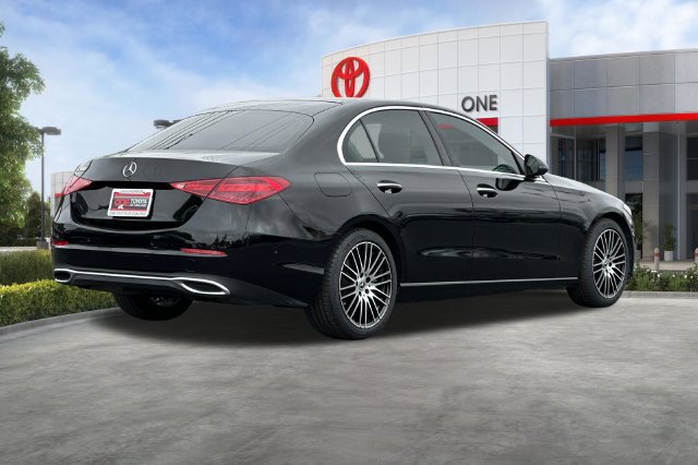 Used 2023 Mercedes-Benz C 300 Sedan image 4