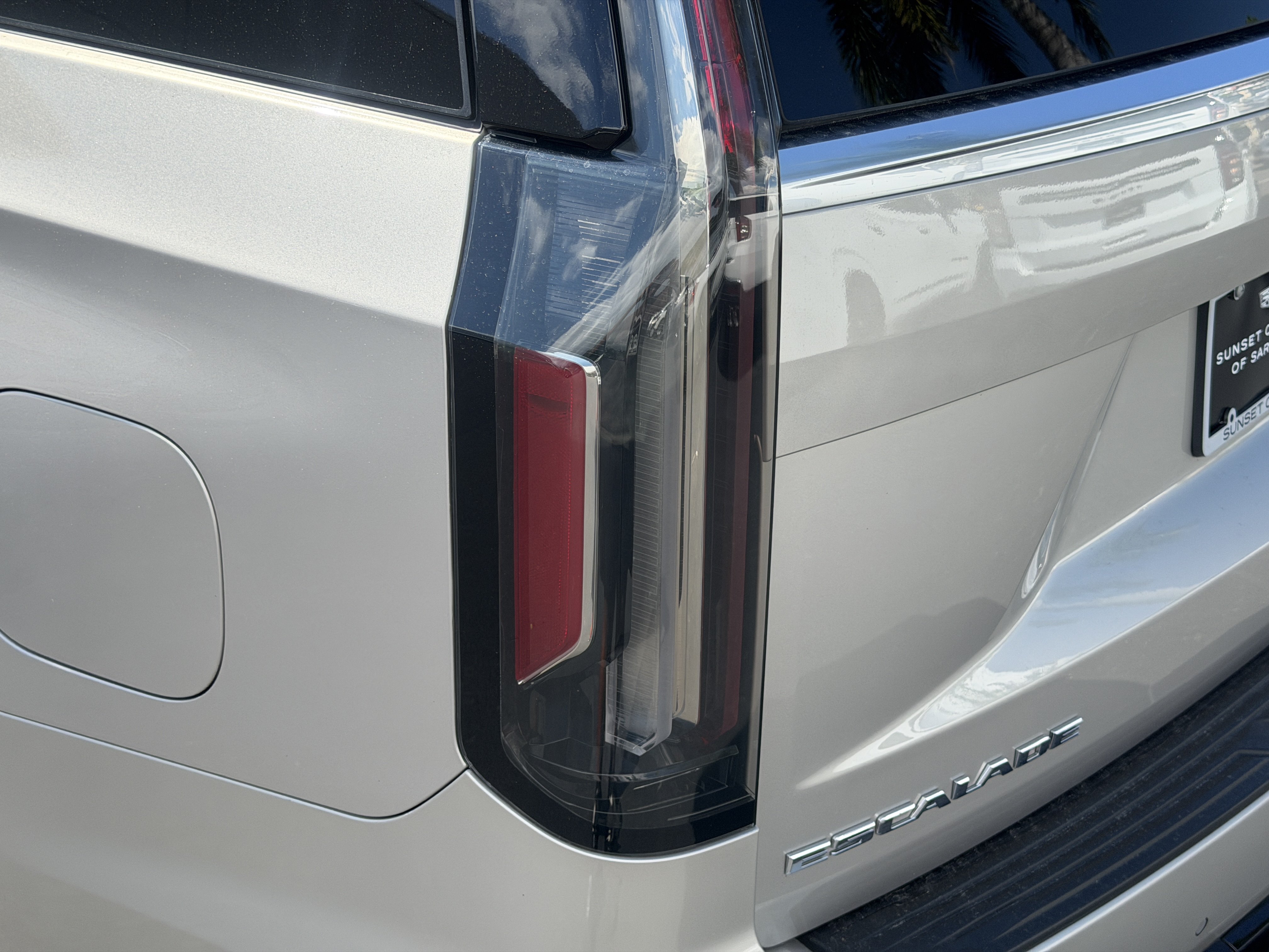 Used 2021 Cadillac Escalade Premium Luxury w/ LPO, Illumination Package AWD/4WD image 10