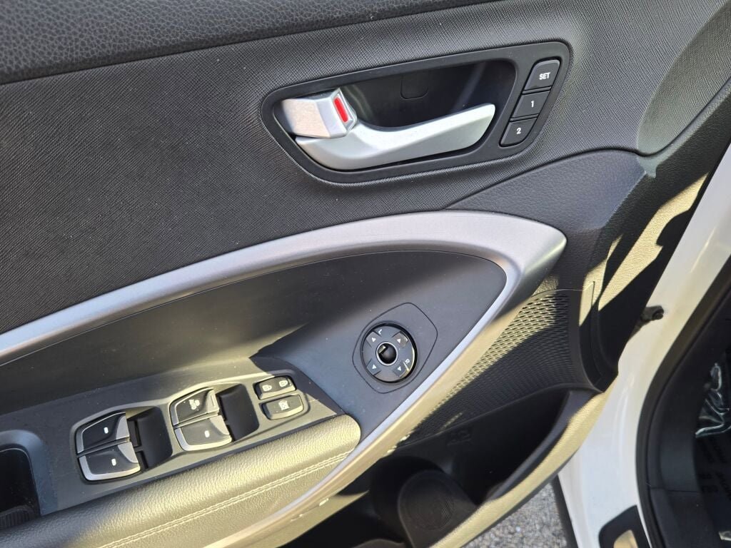 Used 2014 Hyundai Santa Fe Limited image 24