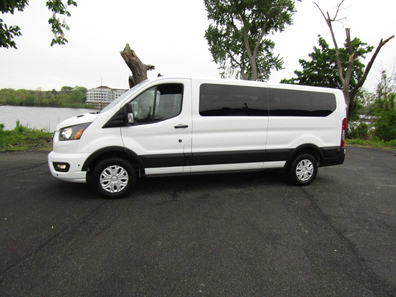 Used 2024 Ford Transit 350 XLT RWD image 3
