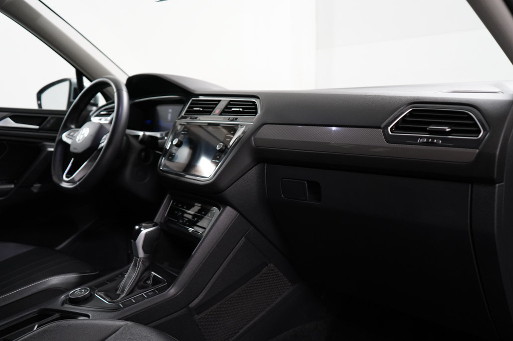 Used 2023 Volkswagen Tiguan SE w/ Panoramic Sunroof Package AWD/4WD image 29