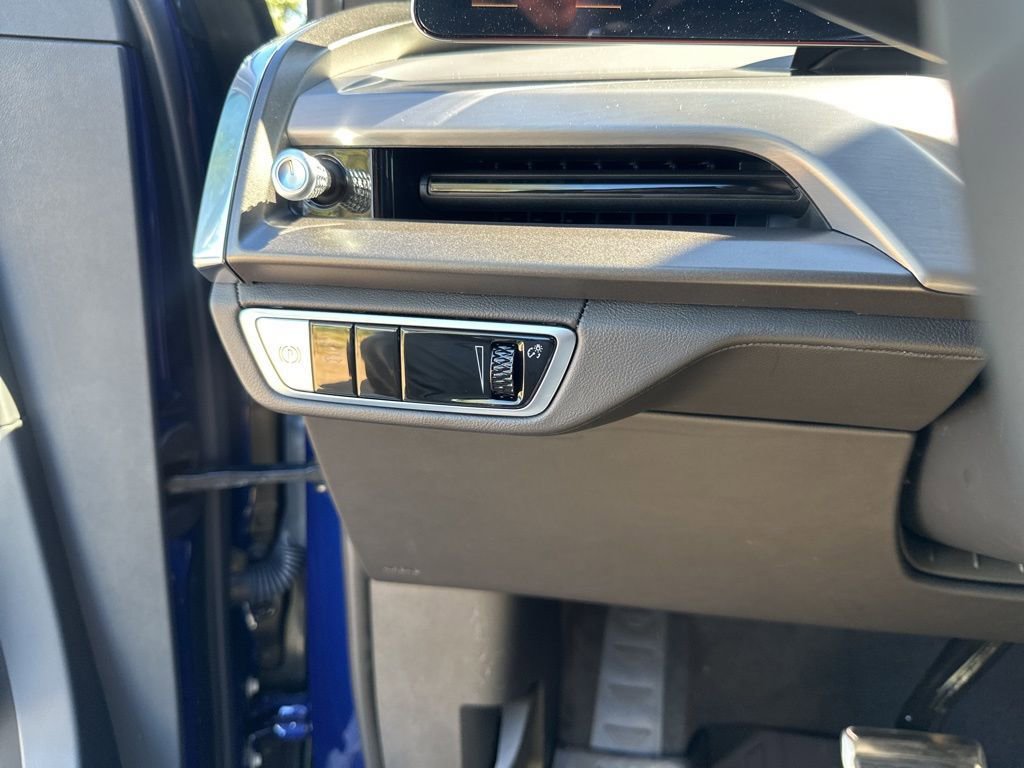 New 2026 Cadillac Vistiq Sport w/ LPO, Floor Liner Package image 29