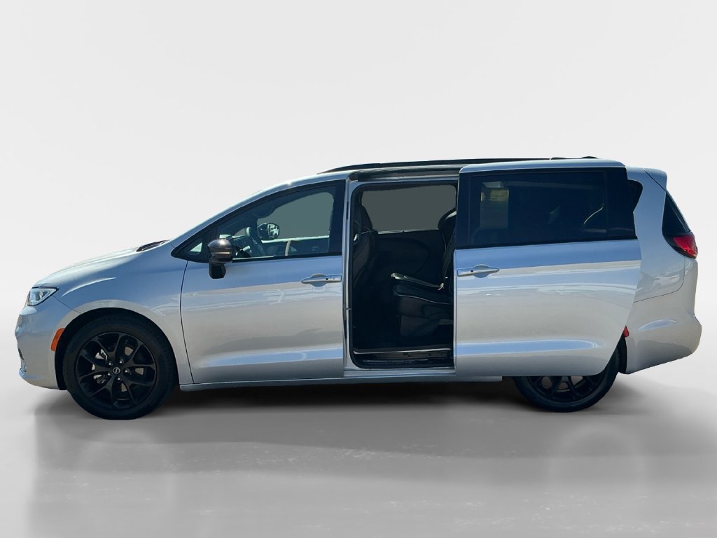 Used 2026 Chrysler Pacifica Limited w/ S Appearance Package FWD image 16