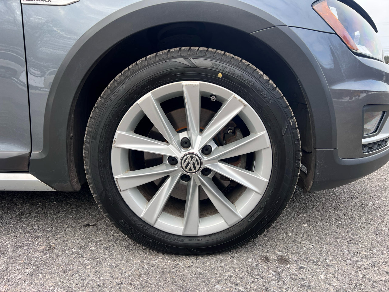 Used 2017 Volkswagen Golf Alltrack S image 26
