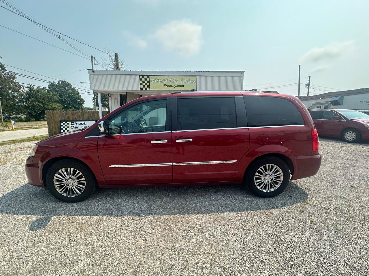 Used 2011 Chrysler Town & Country Limited FWD image 2
