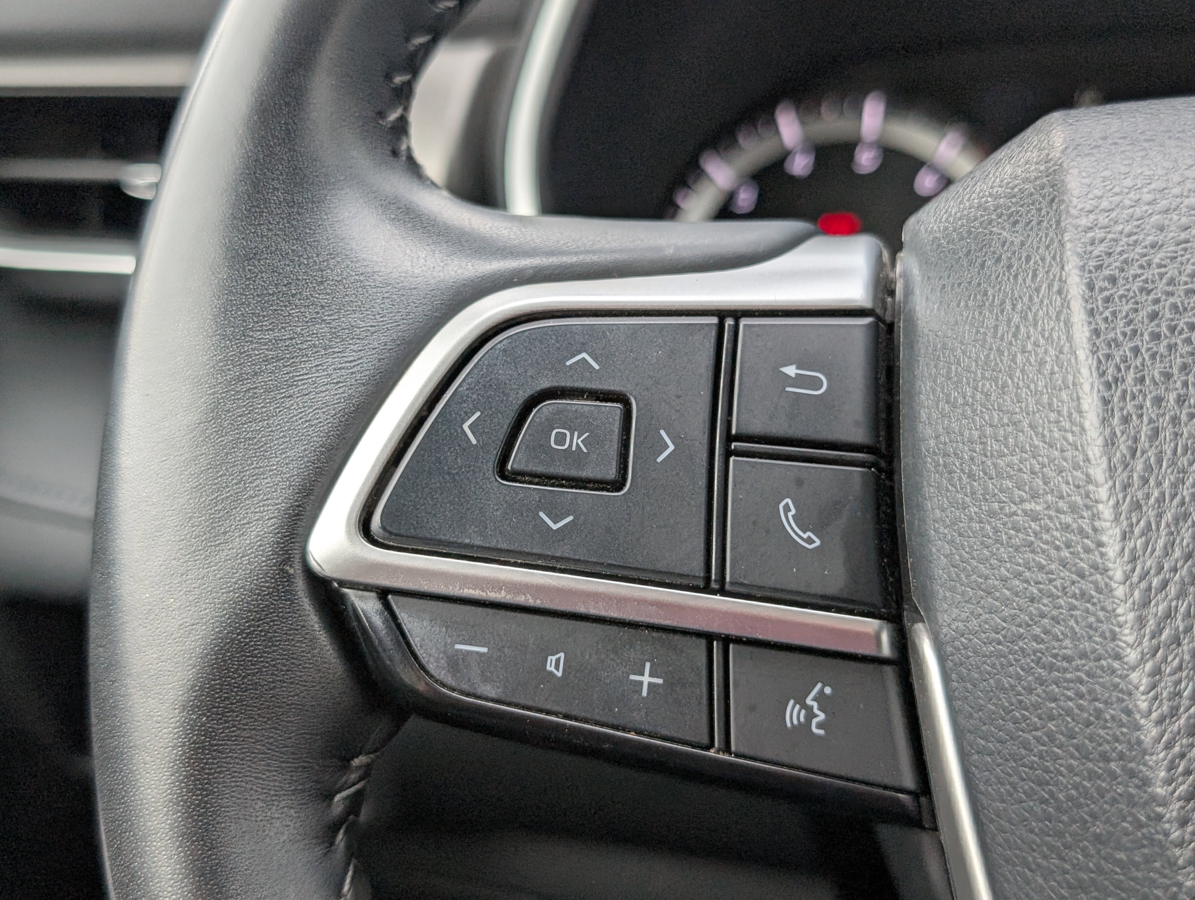 Used 2023 Toyota Highlander XLE FWD image 24