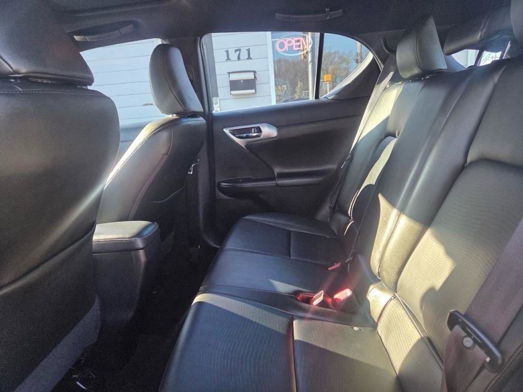 Used 2013 Lexus CT 200h w/ Premium Pkg w/Backup Camera FWD image 10