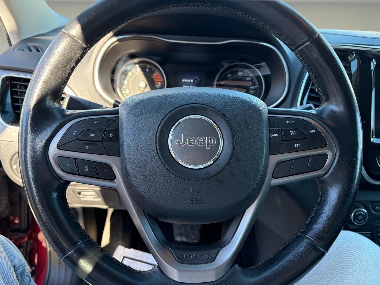 Used 2019 Jeep Cherokee Limited image 20