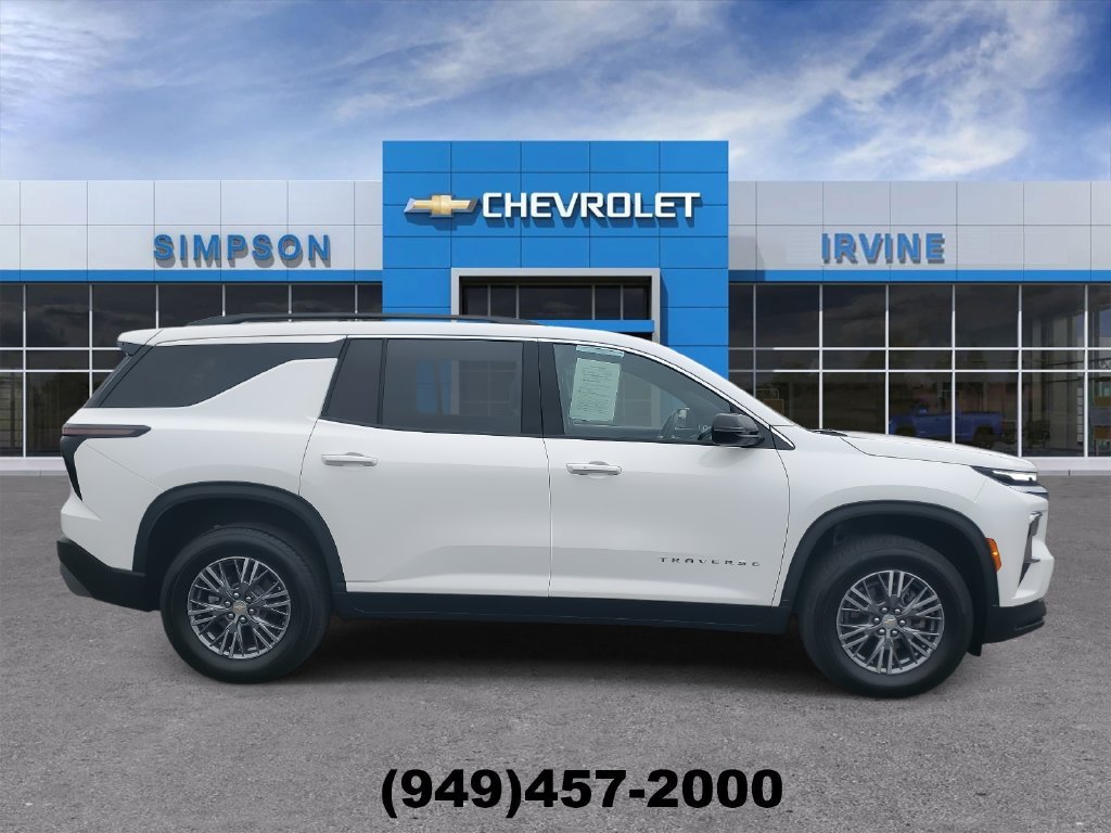 Used 2026 Chevrolet Traverse LT FWD image 9