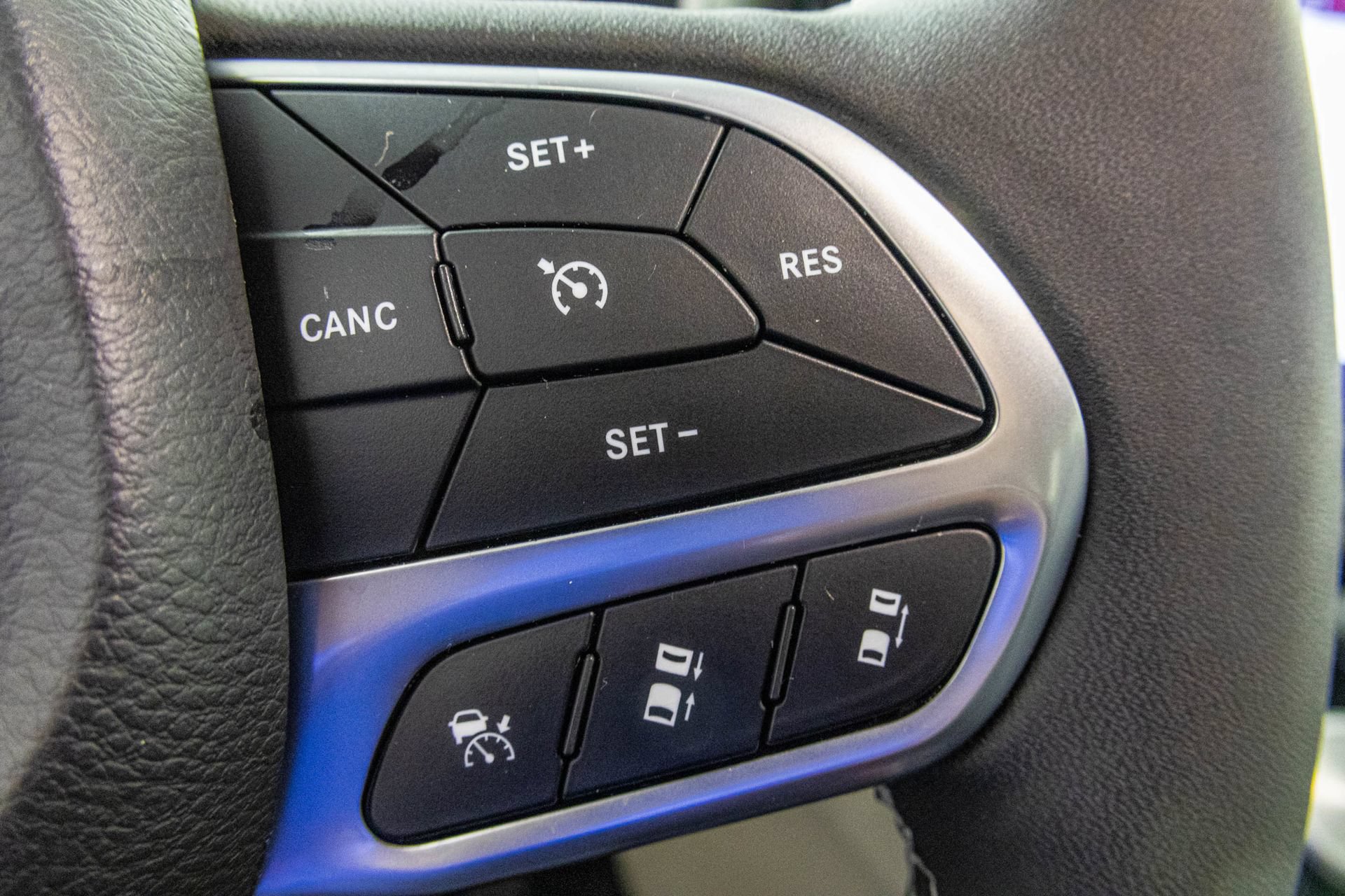 Used 2024 Chrysler Pacifica Limited FWD image 31