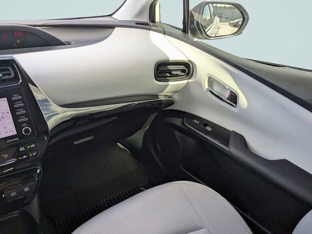Used 2022 Toyota Prius LE image 15