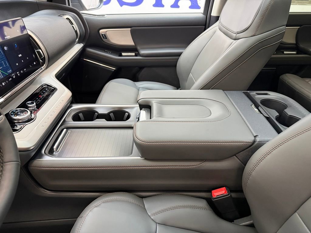 New 2025 Ford Expedition Active image 13