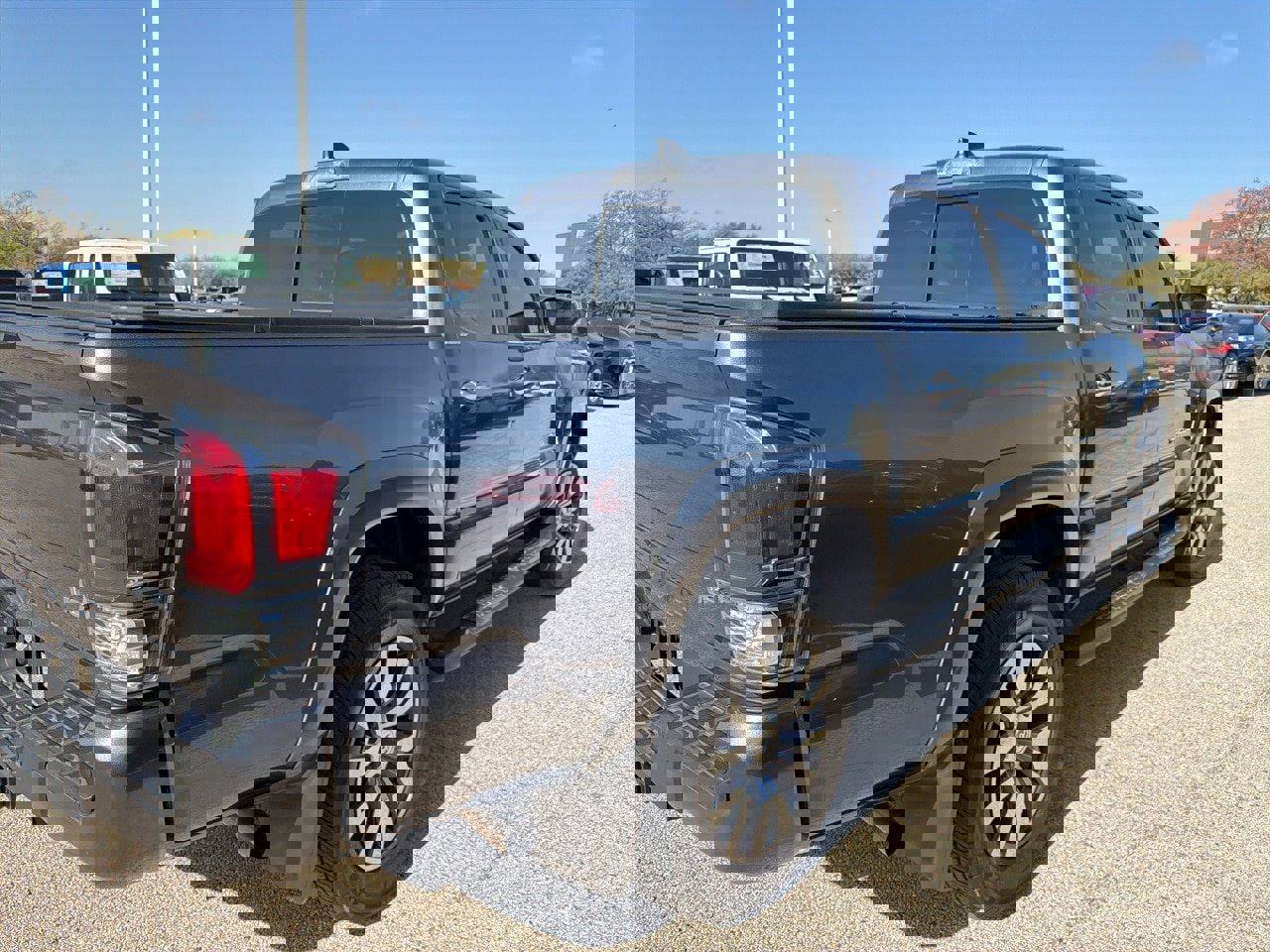 Used 2022 Toyota Tacoma Limited image 7