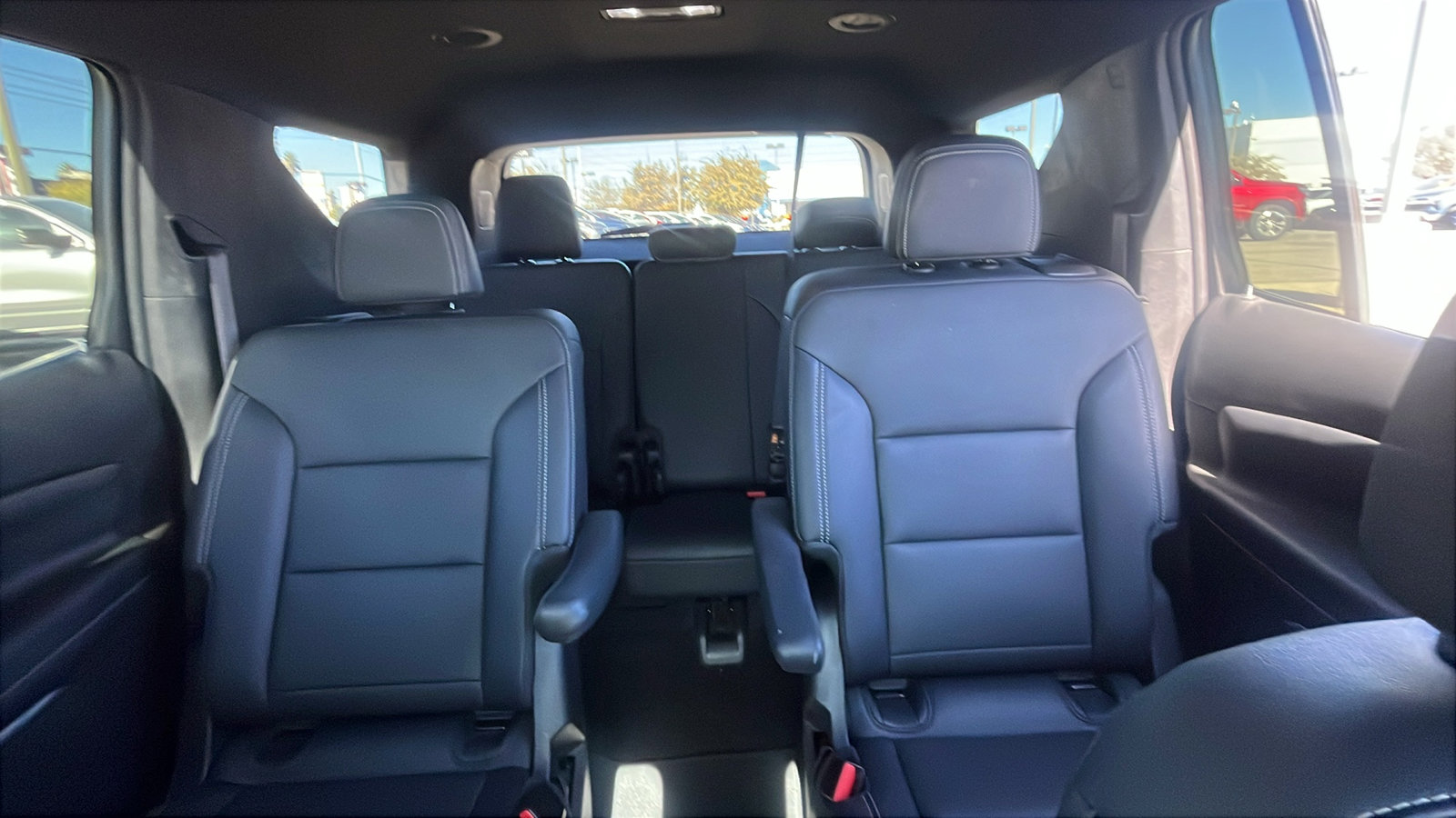 Used 2025 Chevrolet Traverse LT image 22