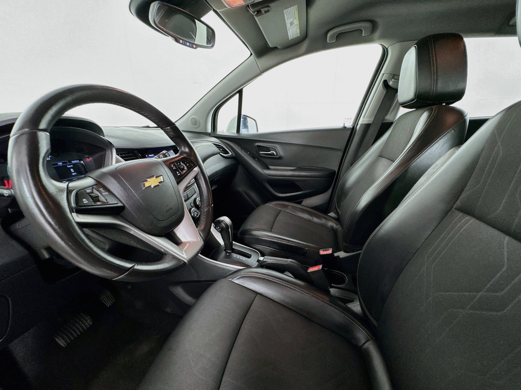 Used 2022 Chevrolet Trax LT w/ LT Convenience Package FWD image 20