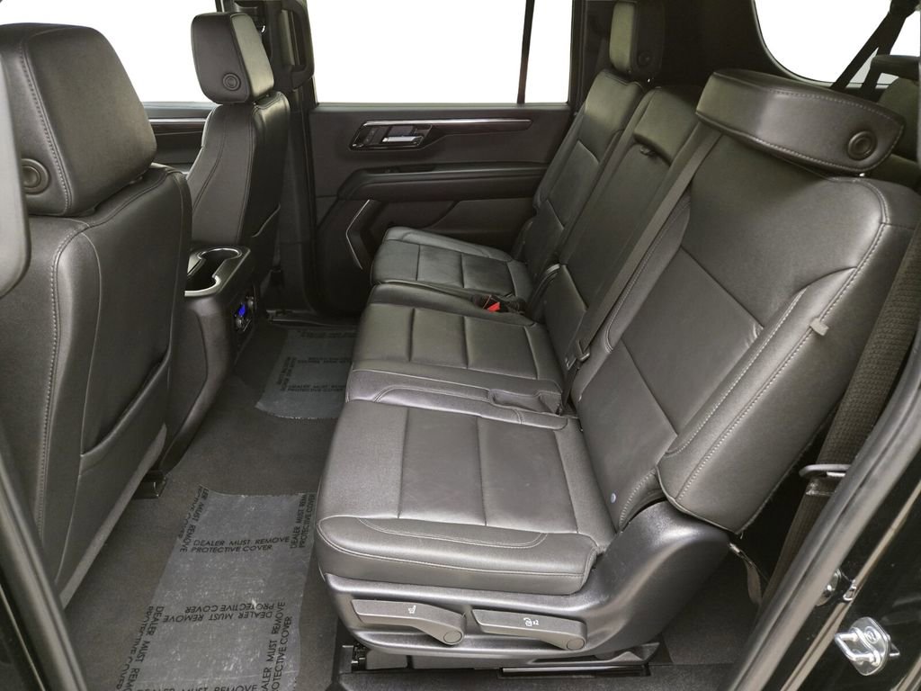 Used 2025 Chevrolet Suburban LT AWD/4WD image 19