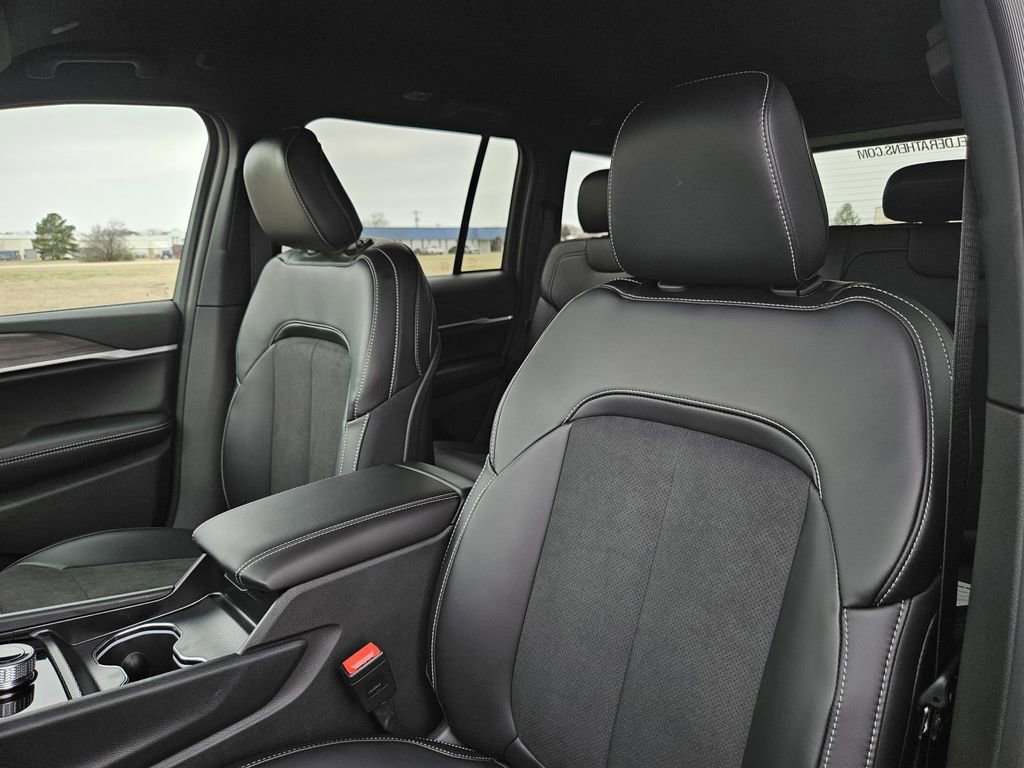 New 2026 Jeep Grand Cherokee Altitude RWD image 12