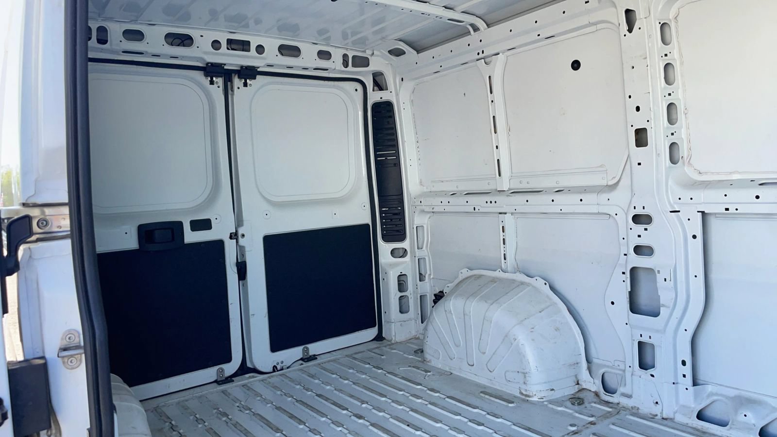 Used 2025 RAM ProMaster 2500 w/ Convenience Group FWD image 36