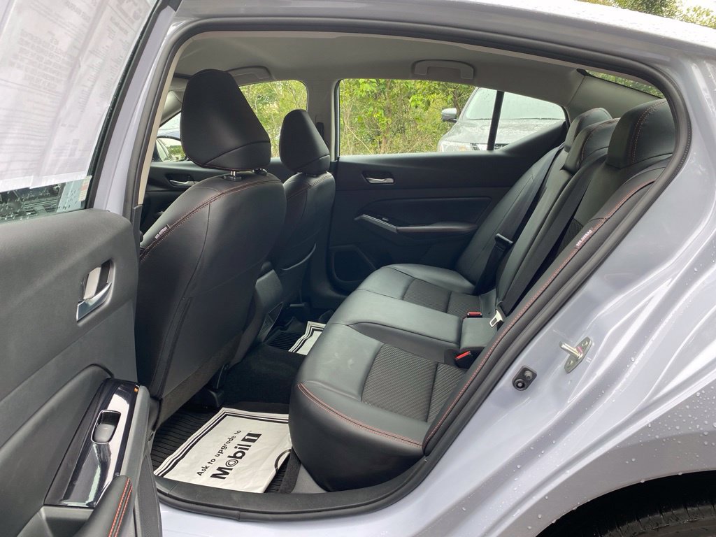 Used 2025 Nissan Altima 2.5 SR AWD/4WD image 17