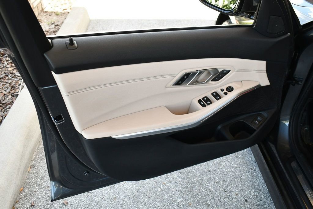 Used 2020 BMW 330i Sedan w/ Premium Package image 11