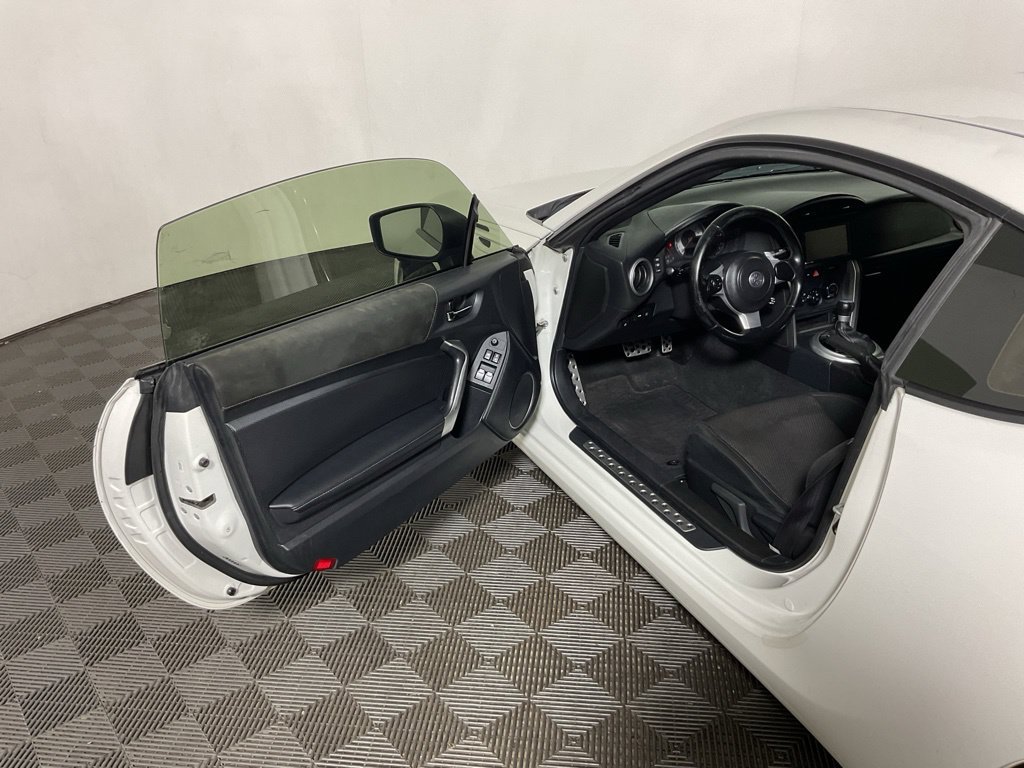 Used 2017 Toyota 86 RWD image 16