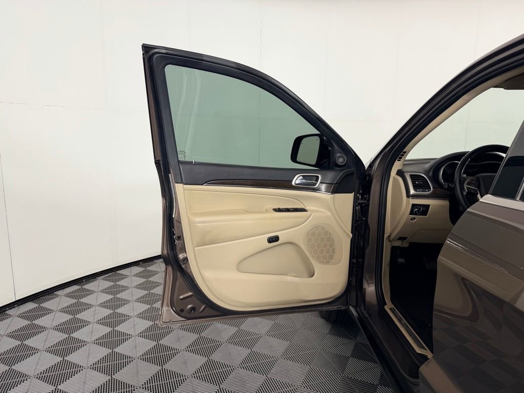 Used 2017 Jeep Grand Cherokee Limited image 26