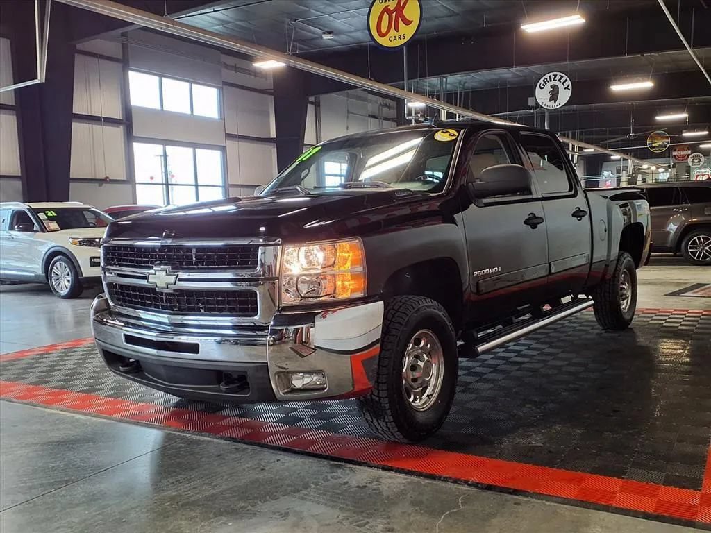 Used 2007 Chevrolet Silverado 2500 LT w/ 1LT Convenience Package AWD/4WD image 3