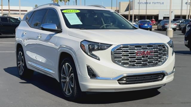 Used 2020 GMC Terrain Denali w/ Denali Premium Package FWD image 4