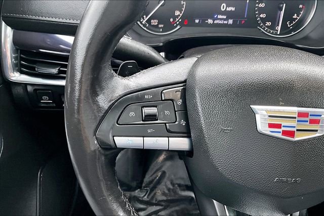 Used 2022 Cadillac XT4 Luxury w/ Cold Weather Package AWD/4WD image 19