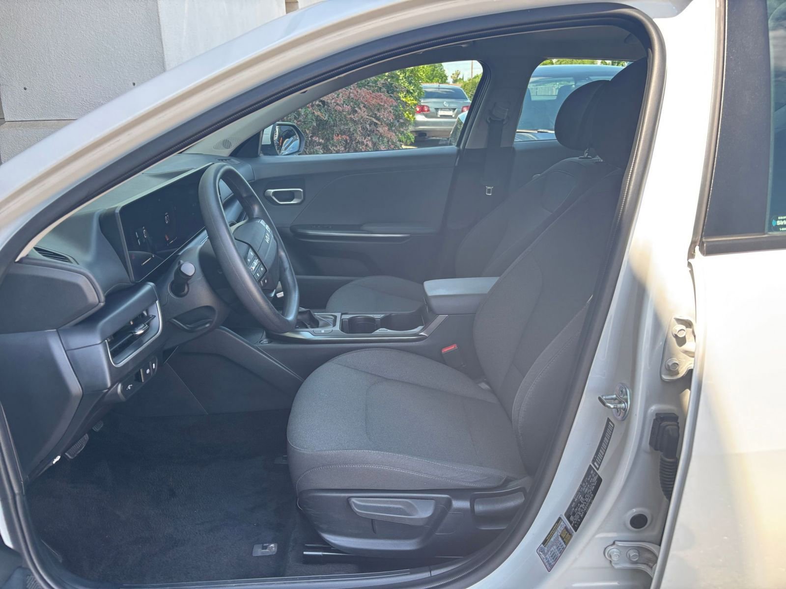 Used 2025 Kia K4 FWD image 27