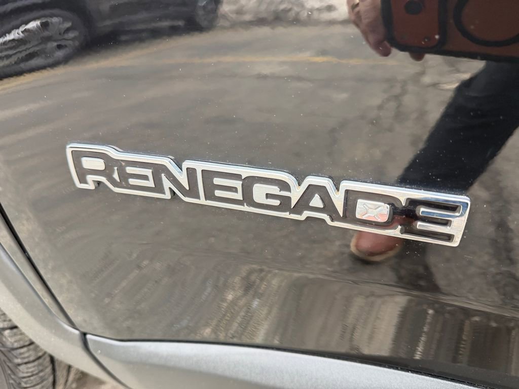 Certified 2020 Jeep Renegade Latitude w/ Cold Weather Group image 26