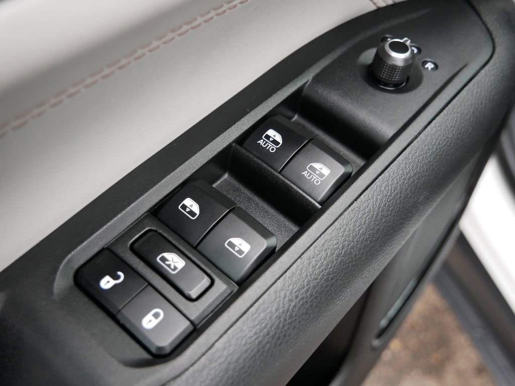 Used 2025 Jeep Compass Limited image 16