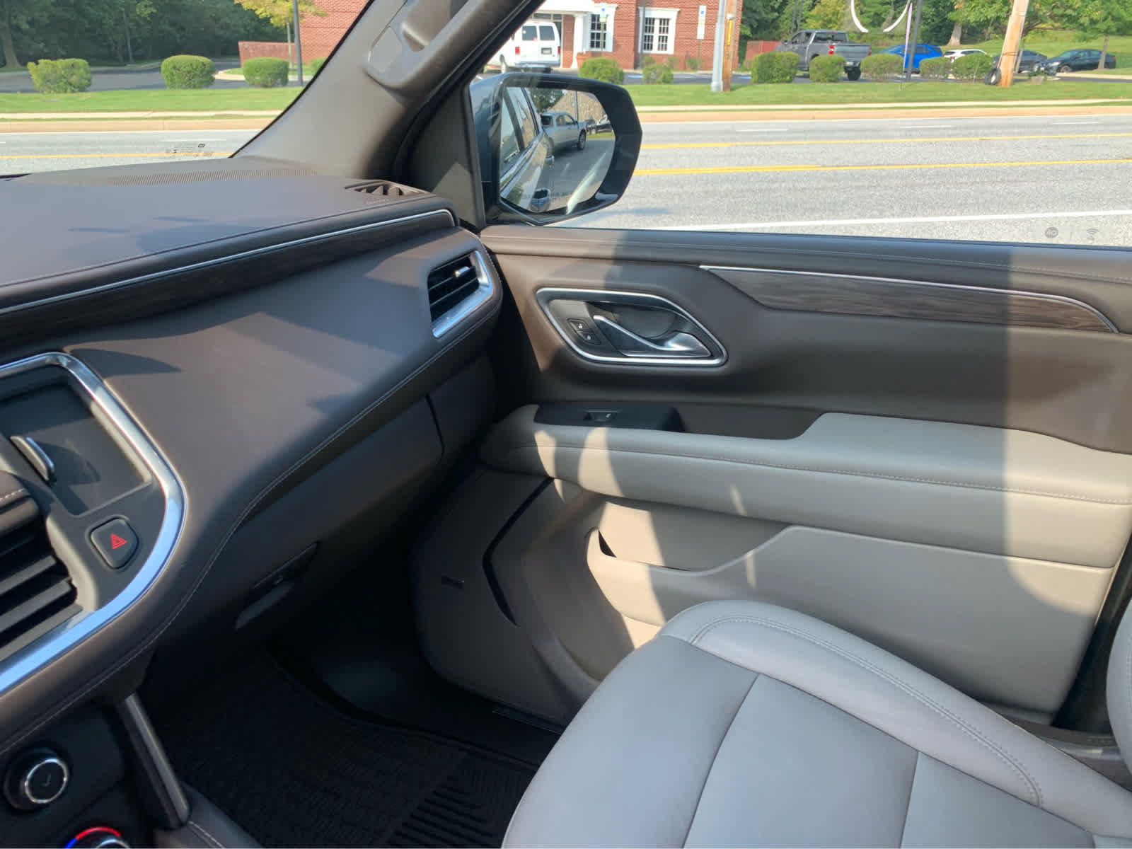 Used 2021 Chevrolet Suburban LT AWD/4WD image 21