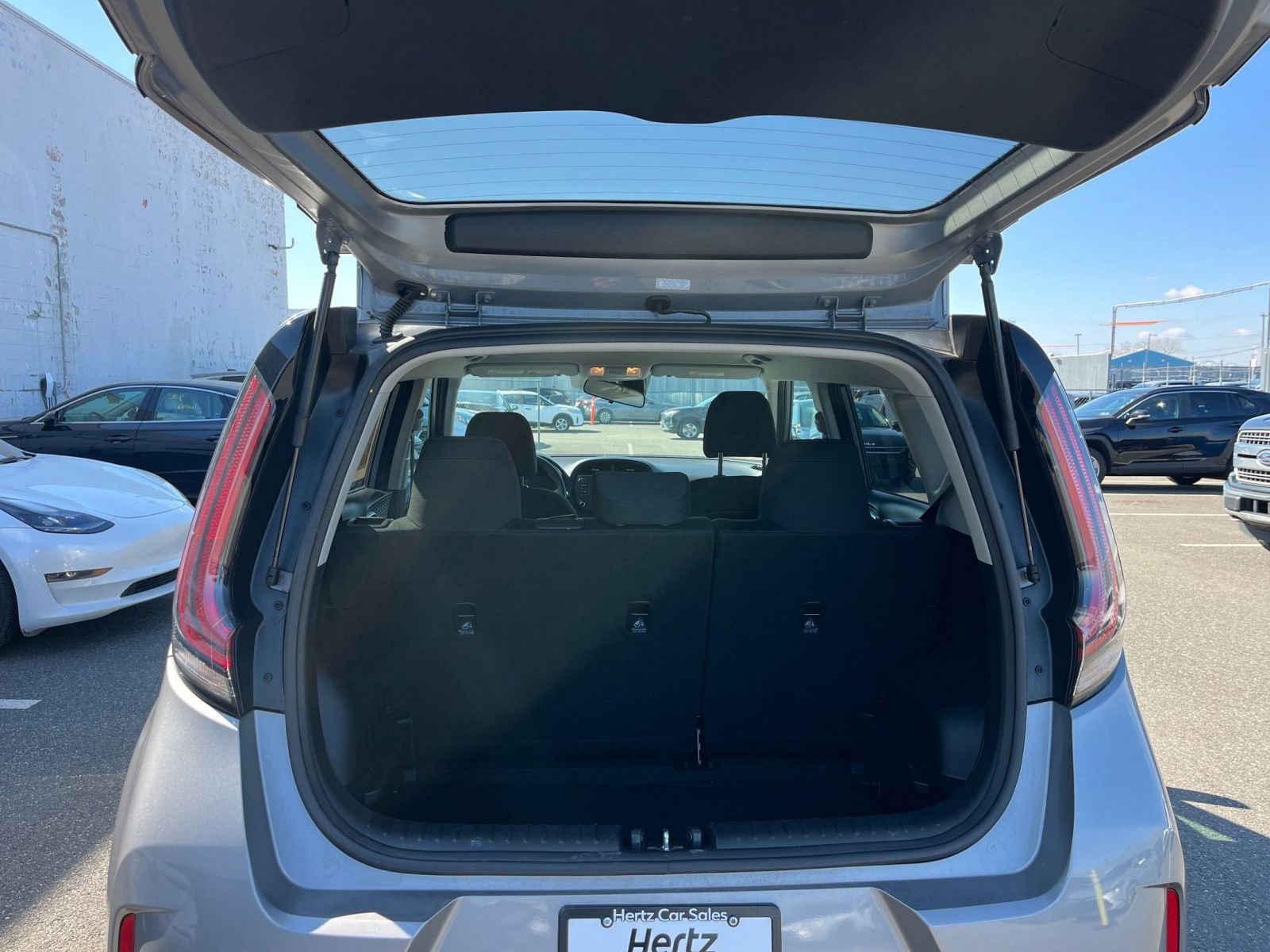 Used 2025 Kia Soul LX w/ LX Technology Package FWD image 29