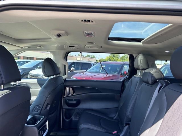 New 2026 Kia Carnival SX w/ SX Dark Edition Package FWD image 9