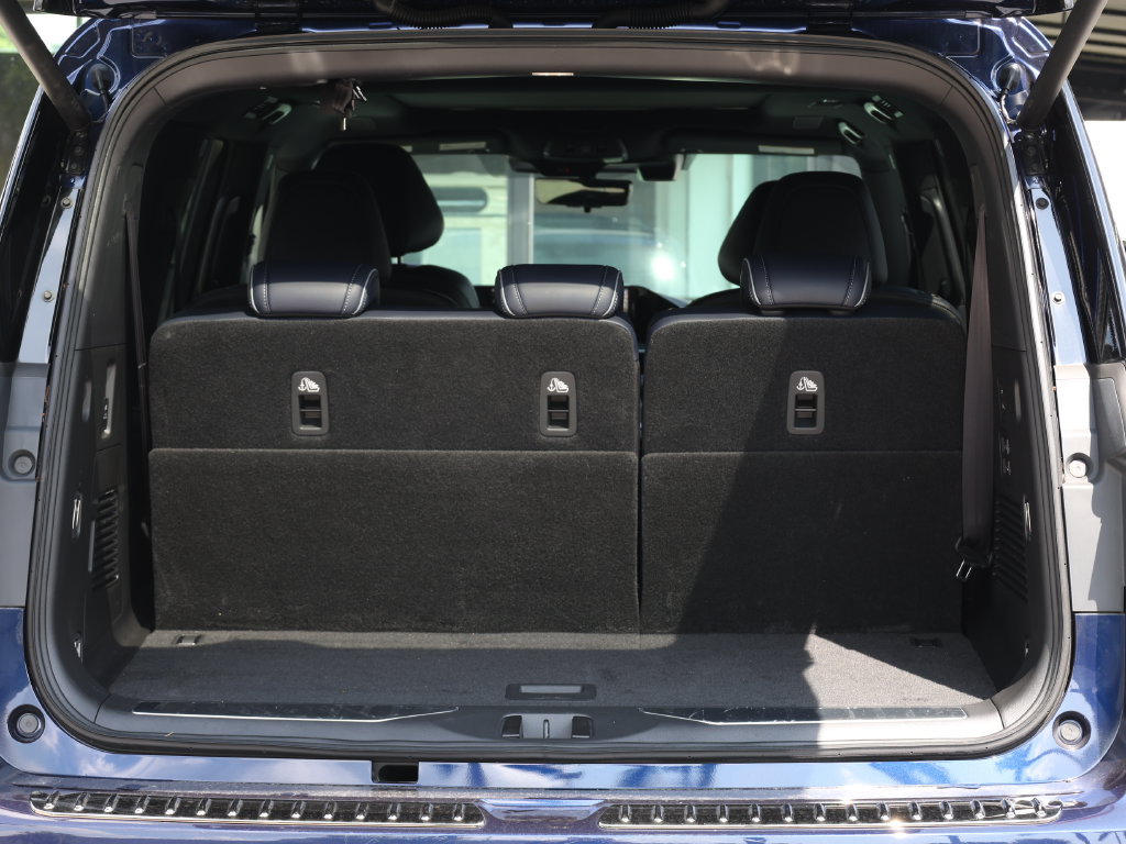 Certified 2026 INFINITI QX80 4WD w/ Sport Exterior Package image 8