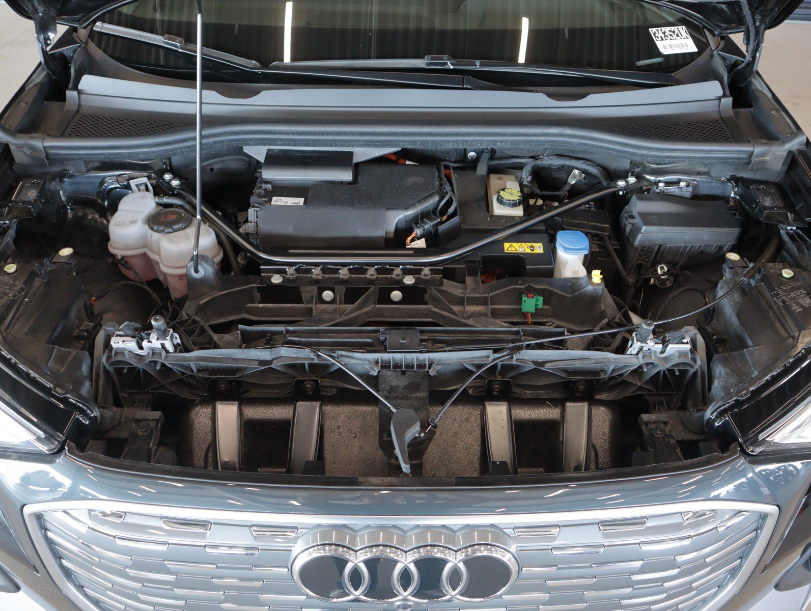 Used 2023 Audi Q4 e-tron Premium Plus w/ Premium Plus AWD/4WD image 4