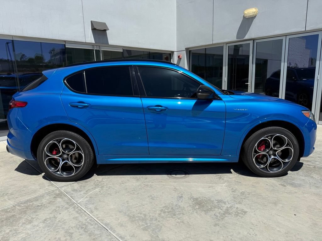 Used 2023 Alfa Romeo Stelvio Veloce AWD/4WD image 3