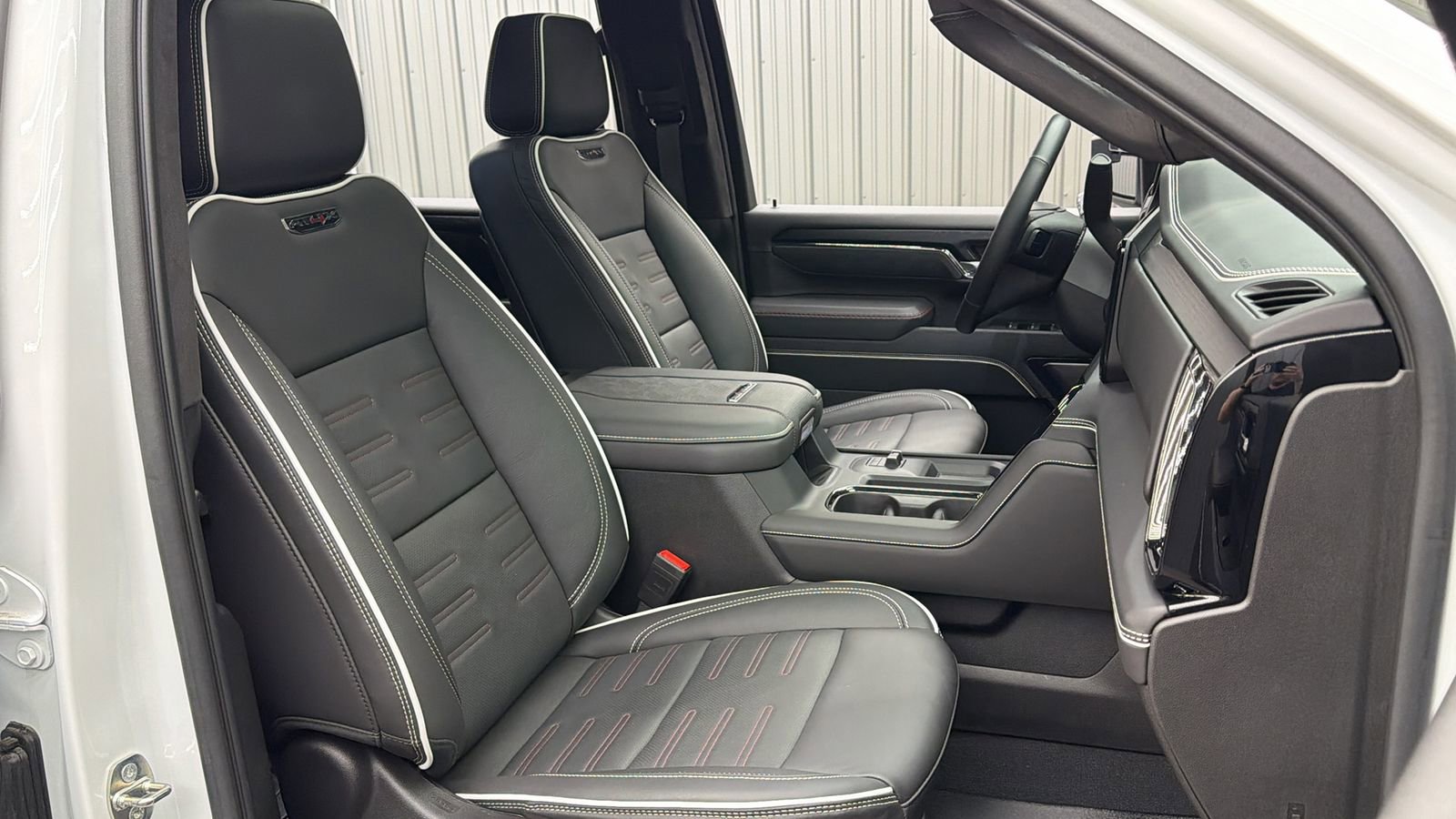 Used 2024 GMC Sierra 2500 AT4X image 41