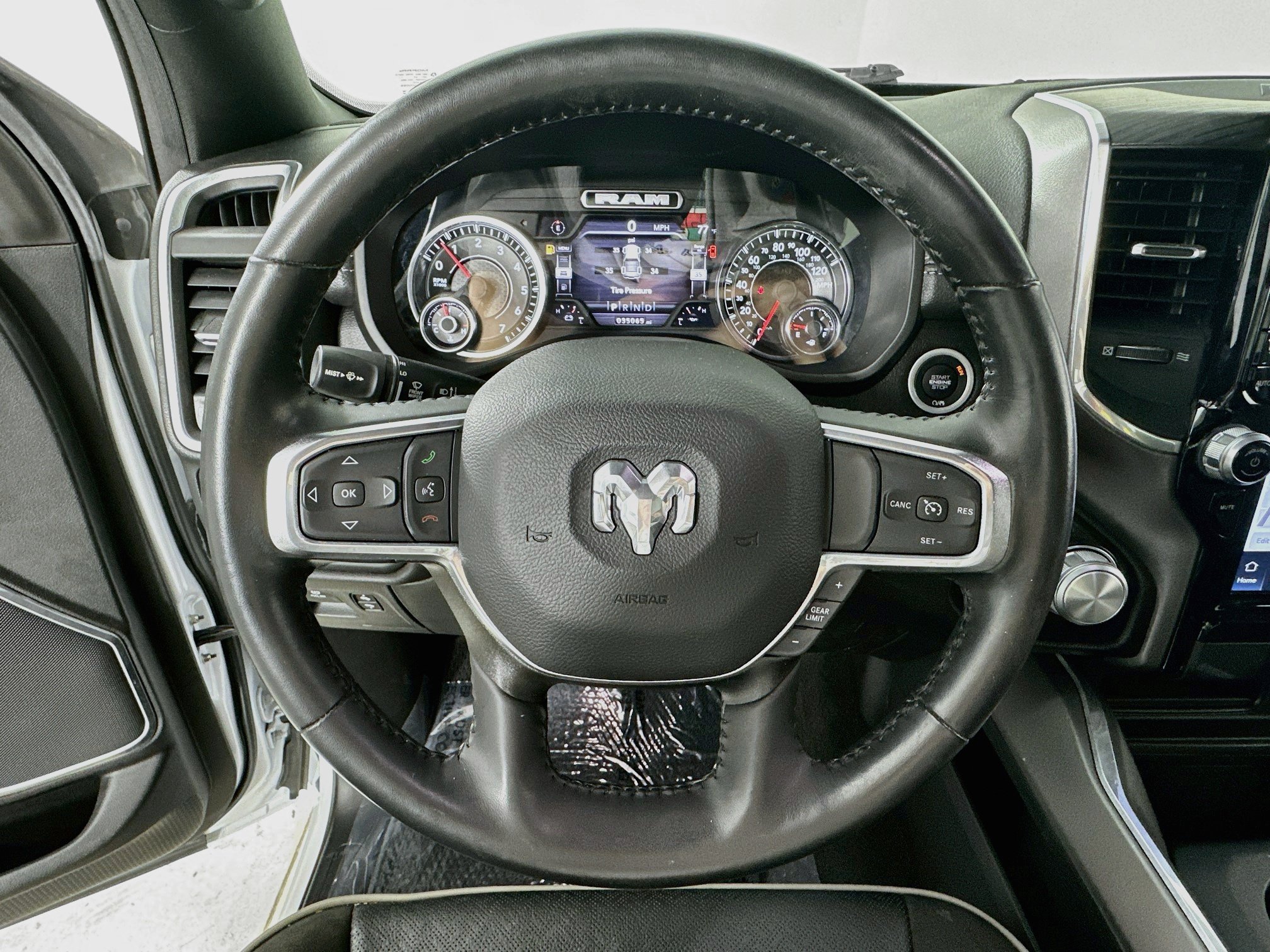 Used 2023 RAM 1500 Laramie AWD/4WD image 11