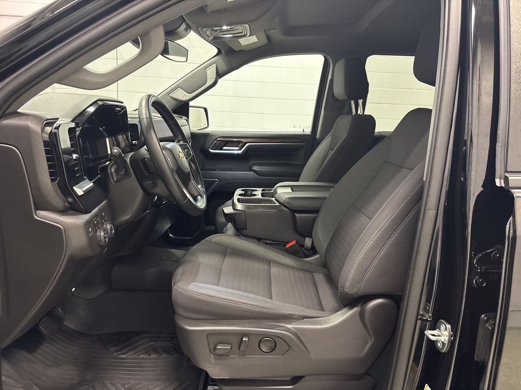 Used 2023 Chevrolet Silverado 1500 LT AWD/4WD image 16