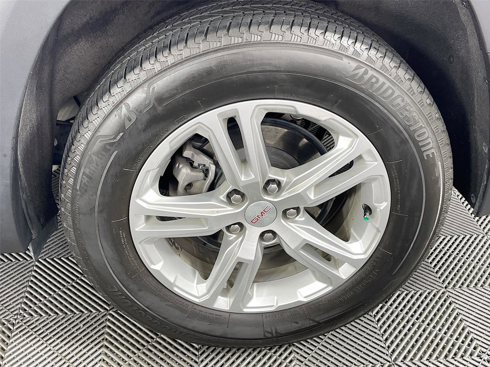 Used 2023 GMC Terrain SLE w/ Driver Convenience Package image 33