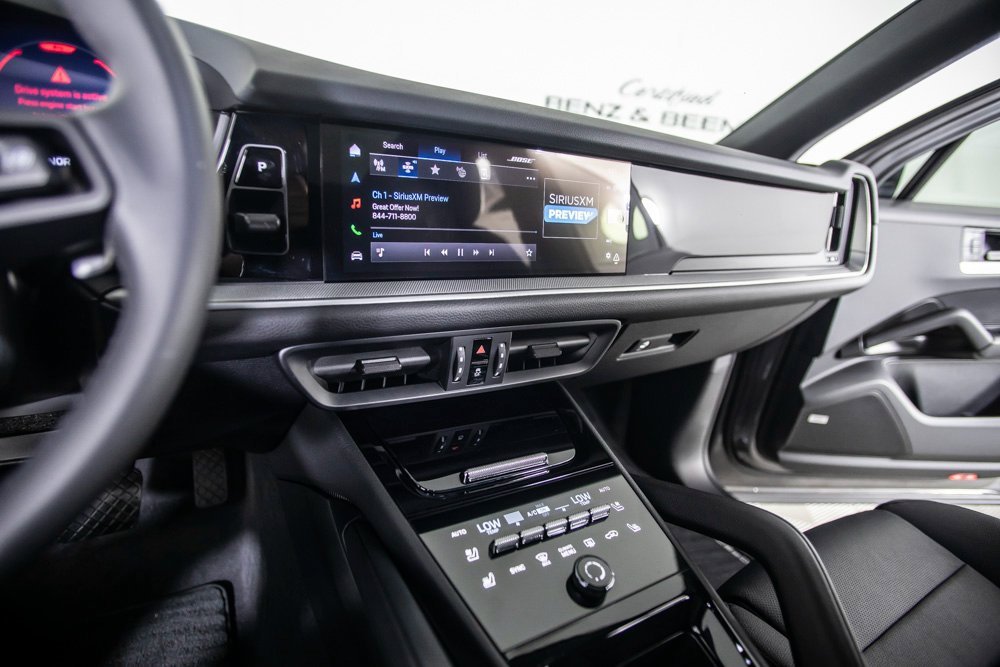 Used 2025 Porsche Cayenne image 31